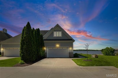 /international/us/709-wind-rivers-drive-grafton-il-110107928019/