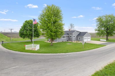 /international/us/4698-e-17th-road-leland-il-110107688741/