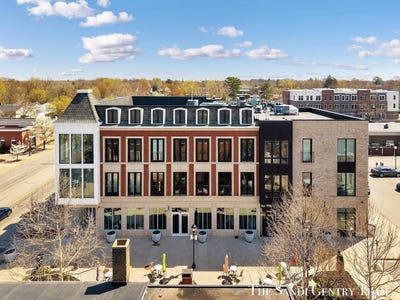 /international/us/110-w-savidge-street-spring-lake-mi-110107880624/