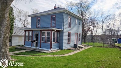 /international/us/410-clinton-street-charles-city-ia-110107859095/