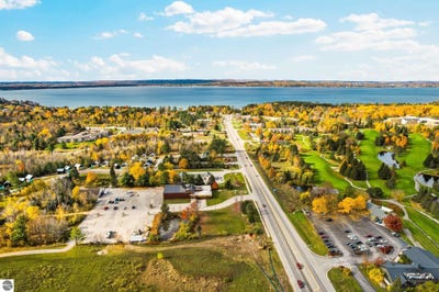 /international/us/4230-m-72-e-williamsburg-mi-110098953492/?lang=en