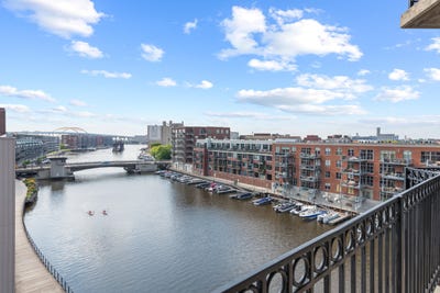 /international/us/102-n-water-st-milwaukee-wi-110109768574/