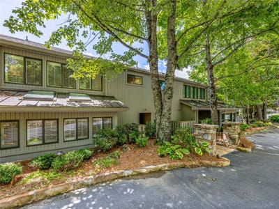/international/us/24-e-toxaway-shores-lot-20-lake-toxaway-nc-110106952644/