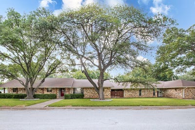 /international/us/1401-1403-s-pine-street-brady-tx-110107744954/