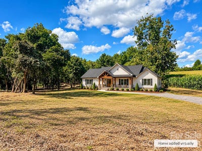 /international/us/2095-hatties-way-hamptonville-nc-110102530054/