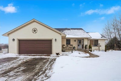 /international/us/1533-hallewood-boulevard-new-richmond-wi-110104553675/