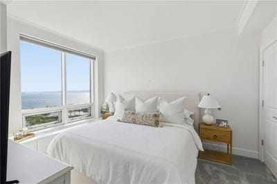 /international/us/1-tower-drive-portsmouth-ri-110107871588/