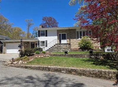 /international/us/17-rhode-island-avenue-johnston-ri-110105644253/