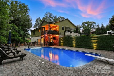 /international/us/88-pinewood-road-granite-falls-nc-110101000034/