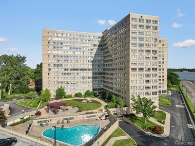/international/us/8900-e-jefferson-avenue-detroit-mi-110106126698/