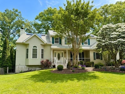 /international/us/32-4th-avenue-rocky-point-ny-110108444015/