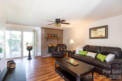 /international/us/5600-amity-springs-drive-charlotte-nc-110107196517/