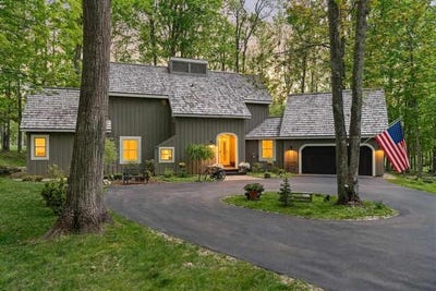 /international/us/2029-greenbriar-harbor-springs-mi-110108479041/