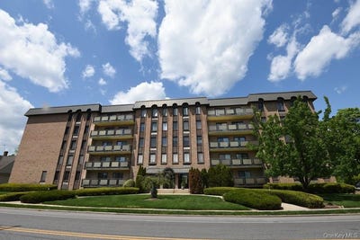/international/us/175-maple-avenue-westbury-ny-110108031402/
