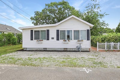 /international/us/10-barnes-street-wareham-ma-110109193401/