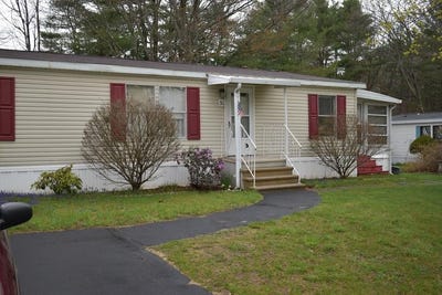 /international/us/30-cherokee-way-rochester-nh-110099067434/