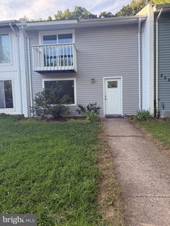 /international/us/203-n-cottage-road-sterling-va-110101063517/