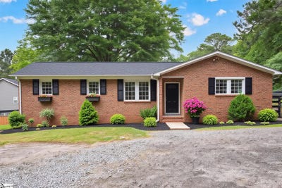 /international/us/110-lyons-court-simpsonville-sc-110107959984/
