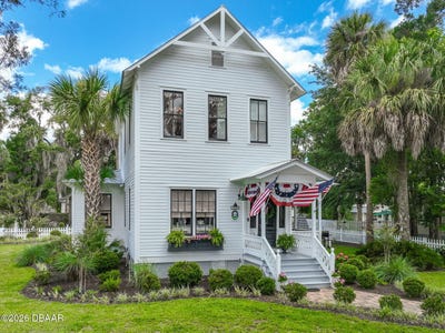 /international/us/220-s-4th-street-palatka-fl-110108629854/
