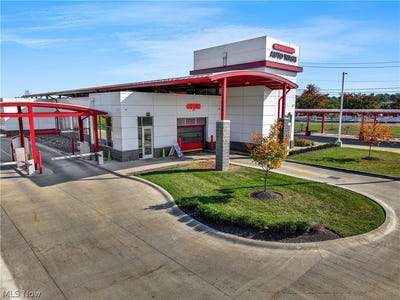 /international/us/2606-green-road-madison-oh-110102190288/