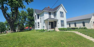 /international/us/114-s-pine-street-west-union-ia-110106365195/