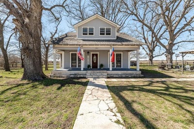 /international/us/261-n-2nd-street-walnut-springs-tx-110098050845/