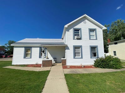 /international/us/217-w-railroad-street-lena-il-110109115491/