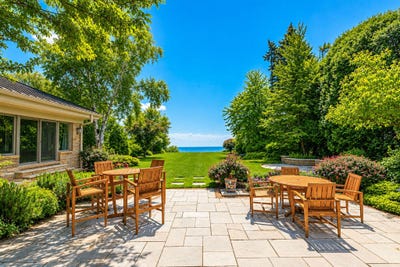 /international/us/6320-n-lake-dr-whitefish-bay-wi-110109167284/