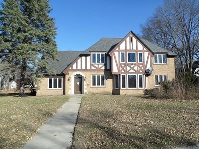 /international/us/301-riverside-drive-charles-city-ia-110109341755/
