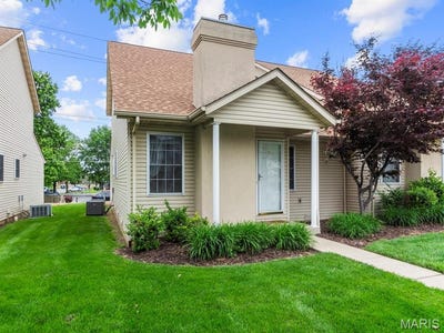 /international/us/933-georgetowne-drive-o-fallon-il-110107867894/