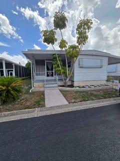 /international/us/2001-83rd-ave-n-st-petersburg-fl-110110371802/