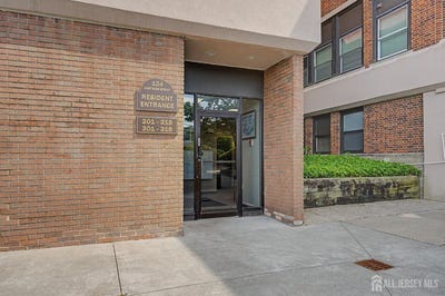 /international/us/124-e-main-street-denville-nj-110108532094/