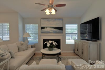 /international/us/7615-woods-lane-cornelius-nc-110119757930/
