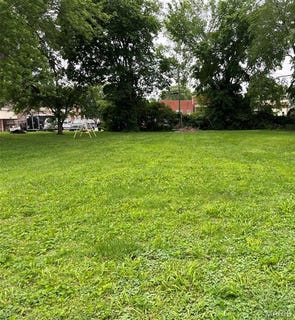 /international/us/218-e-north-street-staunton-il-110099793551/