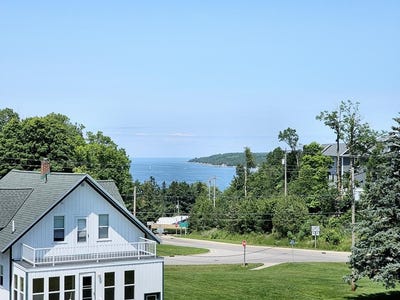 /international/us/10571-hwy-57-sister-bay-wi-110098054574/