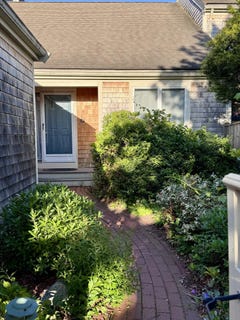 /international/us/40-kates-path-yarmouth-port-ma-110108480446/