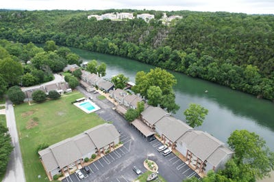 /international/us/146-river-point-road-hollister-mo-110108985762/