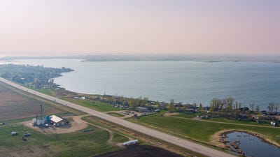 /international/us/tbd-446th-ave-waubay-sd-110105510781/