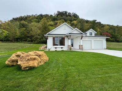 /international/us/2563-clubhouse-drive-lake-city-mn-110110066808/
