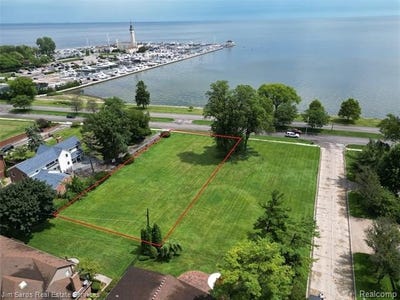/international/us/749-lake-shore-road-village-of-grosse-pointe-shores-mi-110106676396/