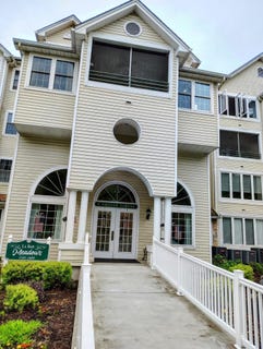 /international/us/5-village-circle-stroudsburg-pa-110100158271/