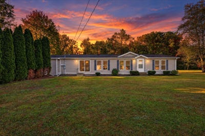 /international/us/8655-elm-lane-saranac-mi-110120157922/