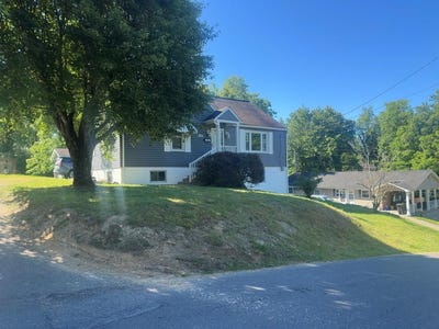 /international/us/407-e-street-beckley-wv-110108653234/