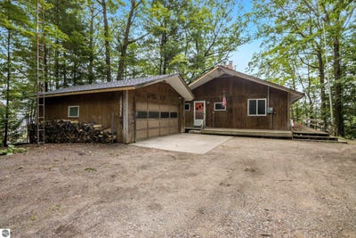 /international/us/10353-wildwood-road-interlochen-mi-110100758589/