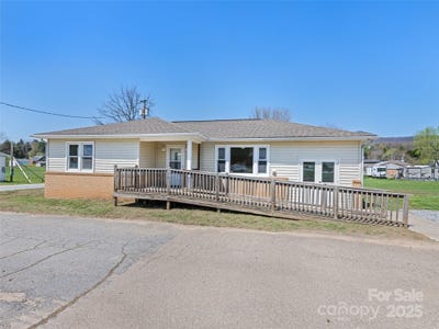 /international/us/13-depot-street-clyde-nc-110098618350/