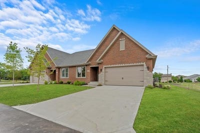 /international/us/8803-willow-lane-mokena-il-110103710381/