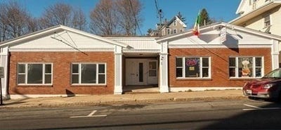 /international/us/38-40-market-amesbury-ma-110102796695/