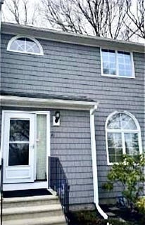 /international/us/325-new-london-avenue-warwick-ri-110108352447/