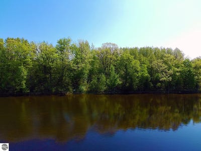 /international/us/v-l-bass-lake-road-lupton-mi-110108388075/