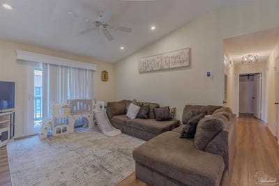 /international/us/2299-scenic-hwy-pensacola-fl-110108724095/